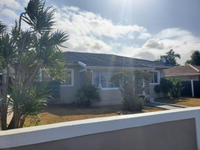 1211 On Bluff